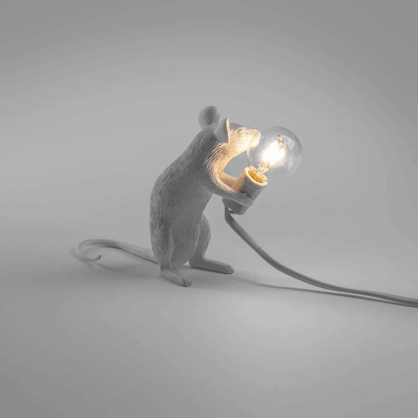 seletti stalinis šviestuvas "mouse sitting" seletti stalinis šviestuvas "mouse sitting"